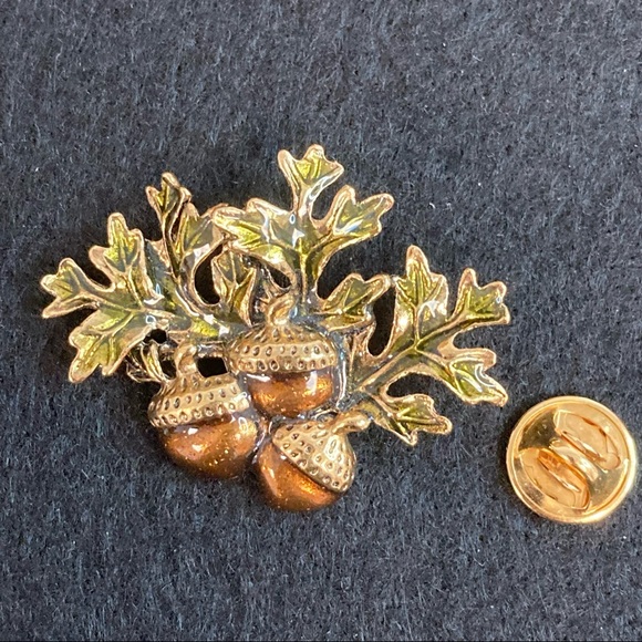 Vintage Avon Acorn pin🍁 - Picture 1 of 9
